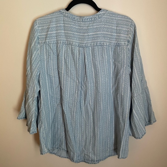 🖤💙CHICOS Striped Denim Bell-Sleeve Top 💙🖤 - Picture 5 of 5